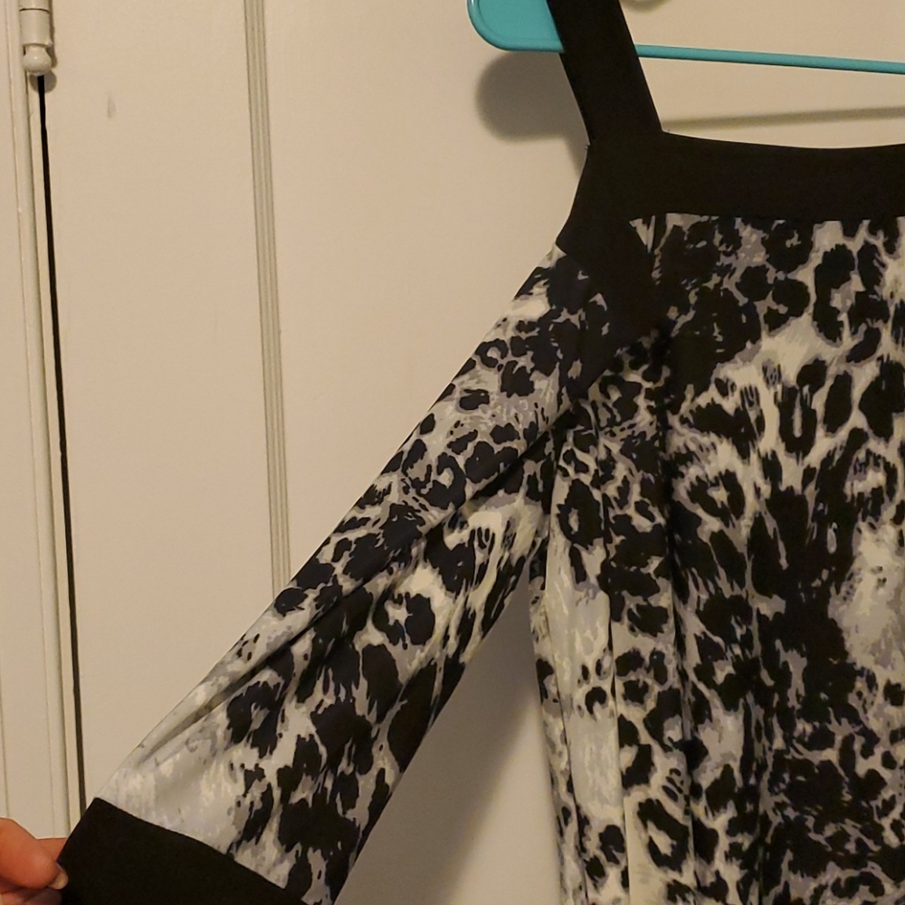 Cold-Shoulder Tunic Top - Picture 3 of 5